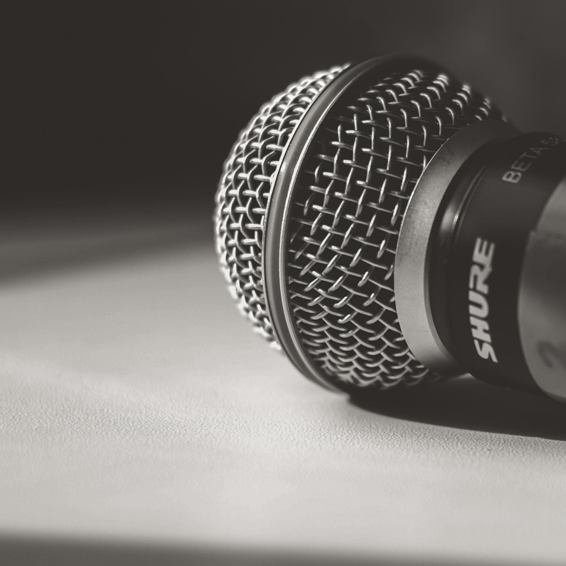Wireless Microphone System - Shure SM58